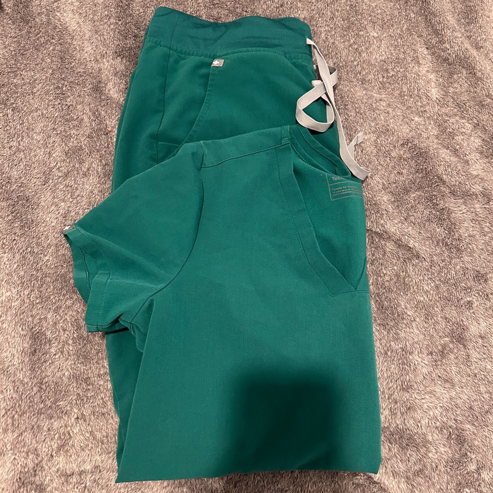 Figs Hunter Green Scrub Set